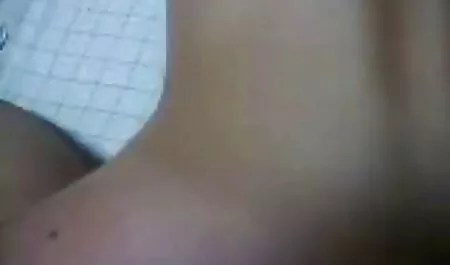 Khỏa thân trong vớ tích cực làm thủ dâm trên phim sec thu choi nguoi sàn nhà