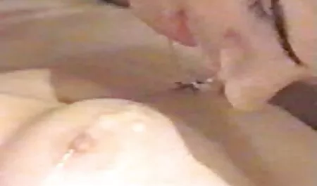 Cô gái khỏa thân trong bikini sem phim sec nguoi va thu đặt ra tình dục cho các camera