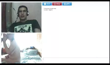 Người đàn ông da đen tích cực các cô gái tóc vàng trên hiên mở, và trong phòng ngủ phim sec nguoi dit cho