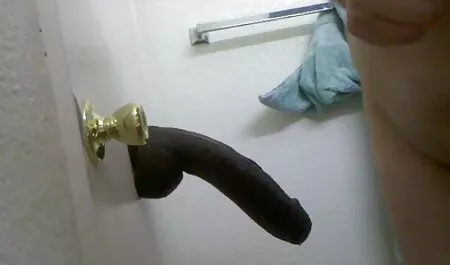 Kính cô gái nhẹ nhàng vuốt ve âm đạo với một ngón tay phim sec cho va nguoi trong ruscams com