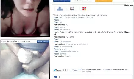 Gã mũ thổi bay phim sec thu du nguoi một cô gái ở phía trước của webcam