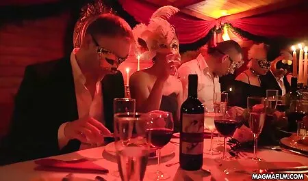 Gà quảng cáo khiêu dâm, phim sec voi thu và đồ lót đắt tiền