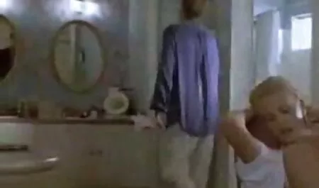 Ông vuốt ve lưỡi của mình. phim sec nguoi cho
