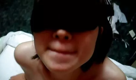 Lớn bụng già người đàn ông đột nhiên nước mắt lên một cô gái phim sec người và thú điếm trẻ trong một ngôi làng ở tranh gác mái