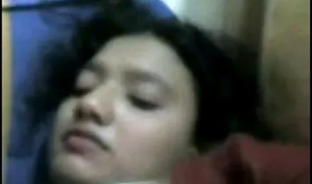 Missy thanh lịch phim sec voi thu vuốt ve cô gái