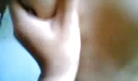 Ngọt ngào nhà xem phim sec thú và quan hệ tình dục trên cầu thang của một con gái và con chó của mình
