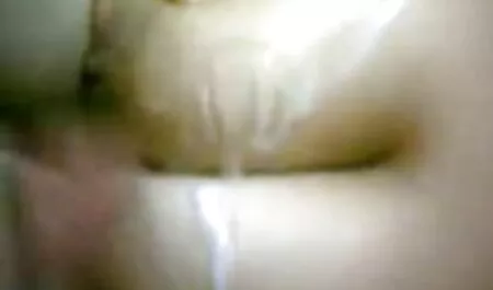 Dễ thương Gay người đàn ông phim sec thu cho dit nguoi đang ở nông trại của mình