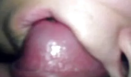 Đồ trẻ tinh chỉnh cô bạn xem phim sec người và thú gái